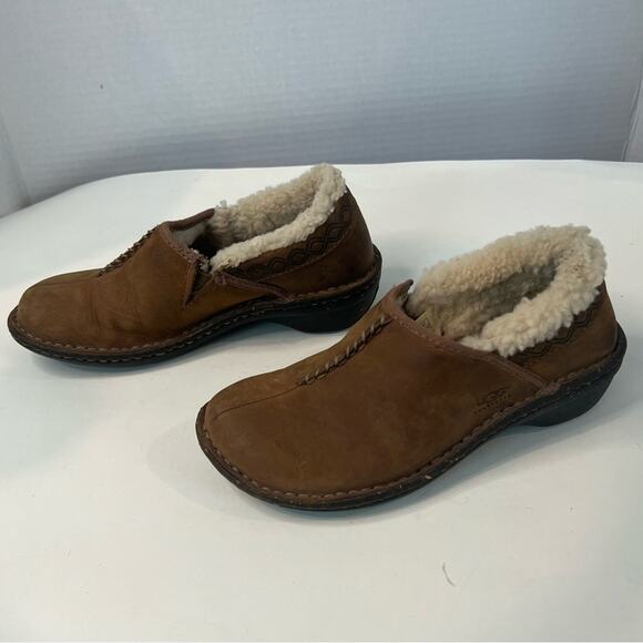 UGG Women’s Bettey 5747 Brown Leather Sheepskin Slip On Loafer Shoes Sz 5. - Picture 1 of 9